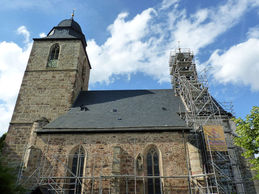 Einrüstung von St. Crescentius an der Südseite (Foto: Karl-Franz Thiede)